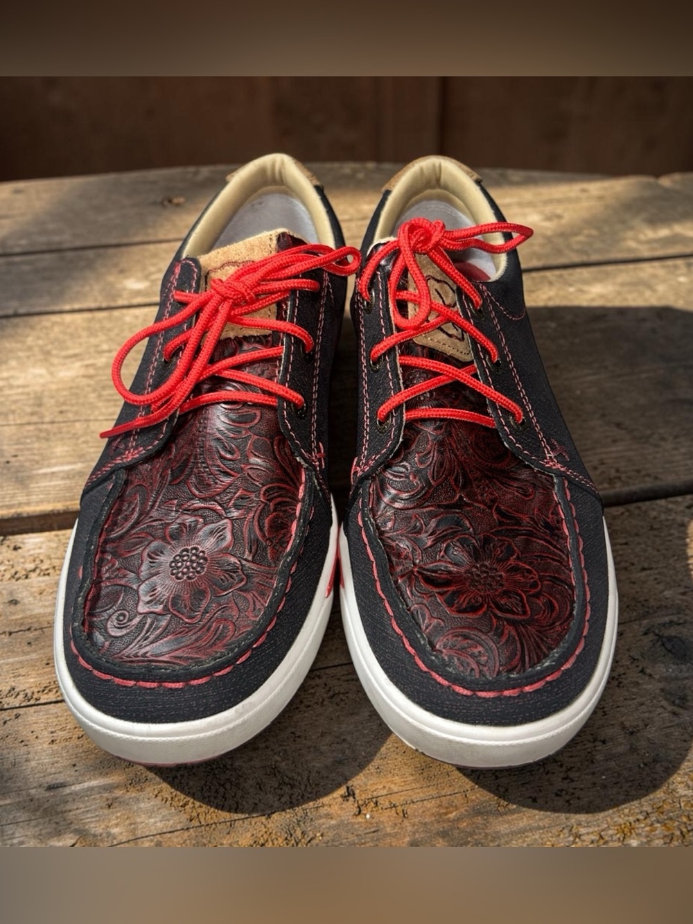 Twisted X Kicks Size 7.5 Black & Grenadine Tooled Leather Casual Shoes